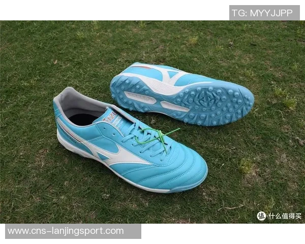 袋鼠皮足球鞋的优雅与性能完美结合让你在赛场上尽显风采